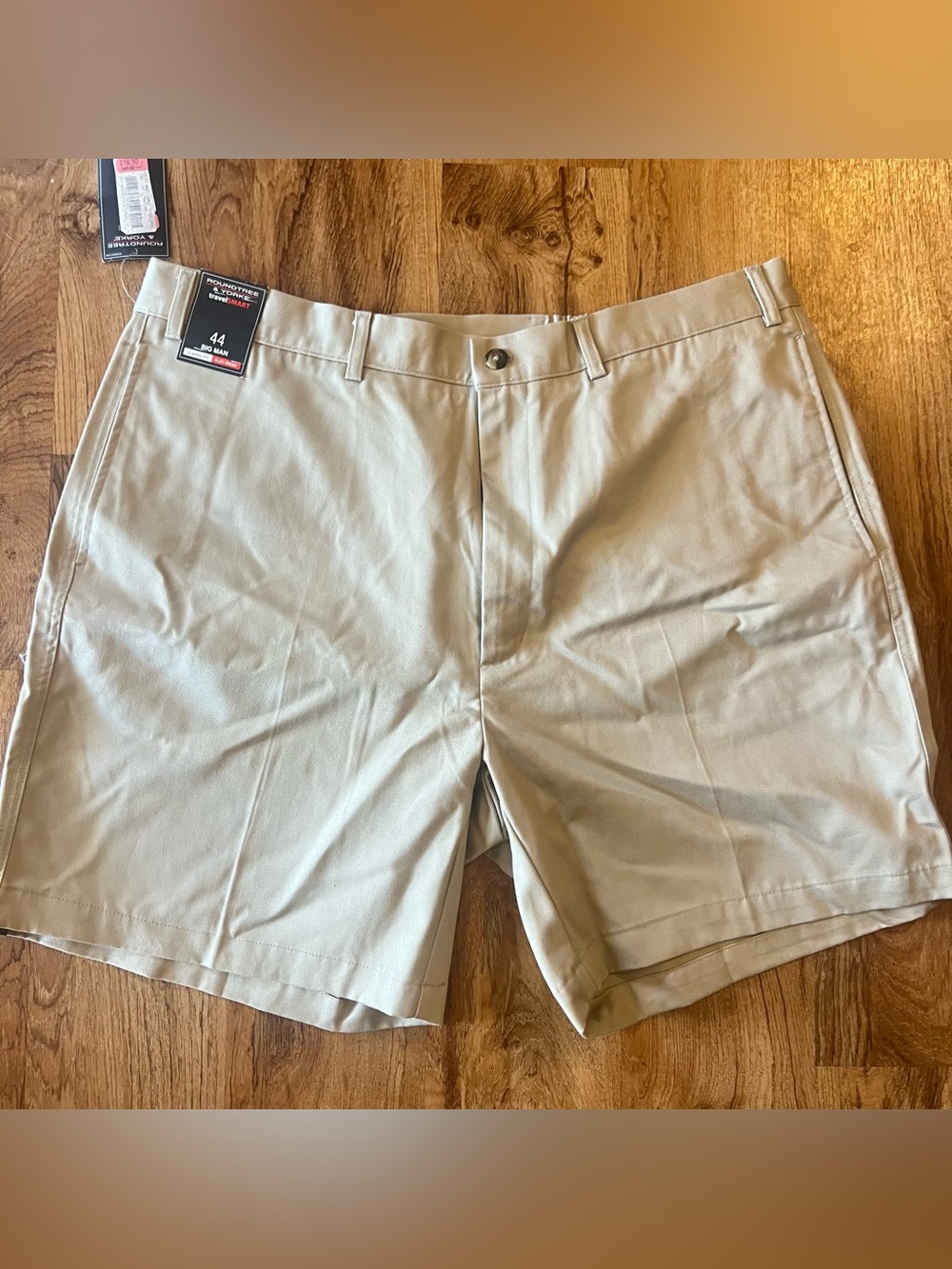 Roundtree & Yorke Men's Flat-Front Khaki Shorts